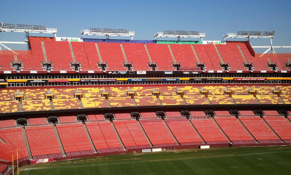 Hilarious video of security, cheerleader at Redskins' Fed Ex Field